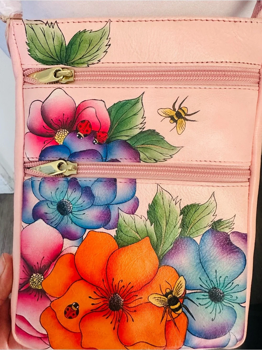 Anuschka add stunning